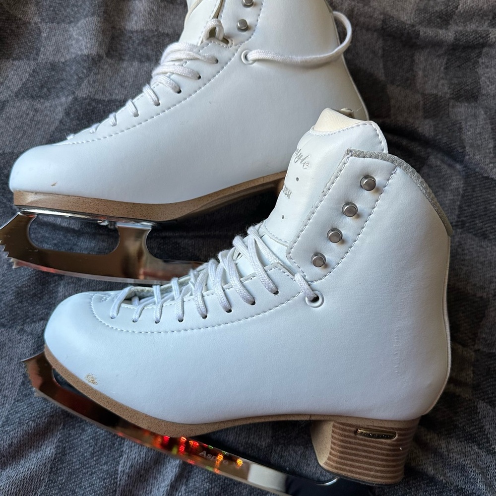 Jackson Freestyle figure skates size 8